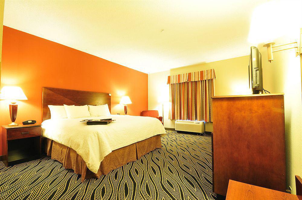 Hampton 3*